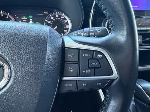 Used 2023 Toyota Highlander LE FWD image 29