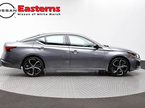 Used 2024 Nissan Altima 2.5 SR FWD image 3