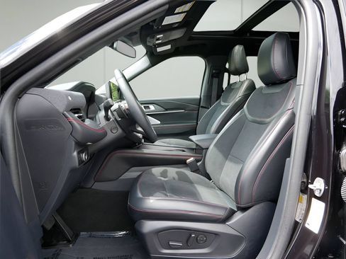 Used 2025 Ford Explorer ST AWD/4WD image 10