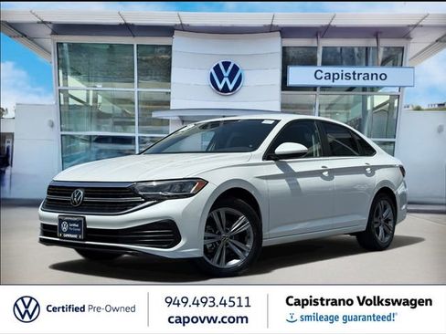 Used 2022 Volkswagen Jetta SE FWD image 1