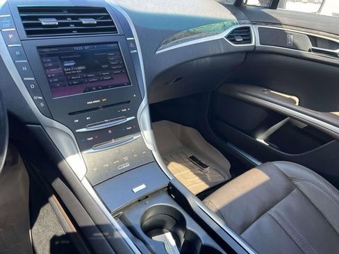 Used 2013 Lincoln MKZ FWD image 71