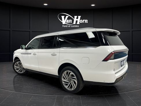 Used 2025 Lincoln Navigator L Reserve AWD/4WD image 5