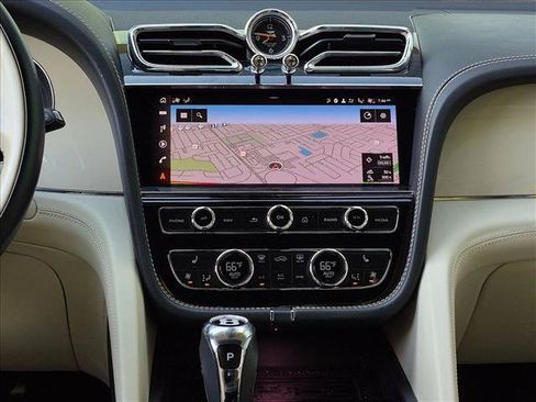 Used 2023 Bentley Bentayga AWD/4WD image 10