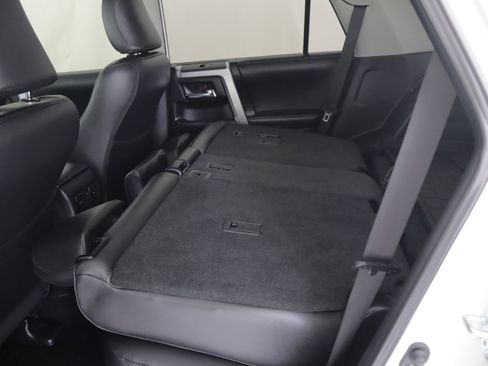Used 2022 Toyota 4Runner SR5 AWD/4WD image 22