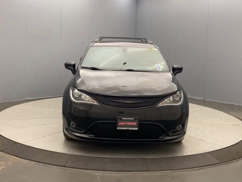 Used 2019 Chrysler Pacifica Touring-L w/ S Appearance Package FWD image 8
