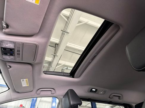 Used 2023 Honda Odyssey EX-L image 3
