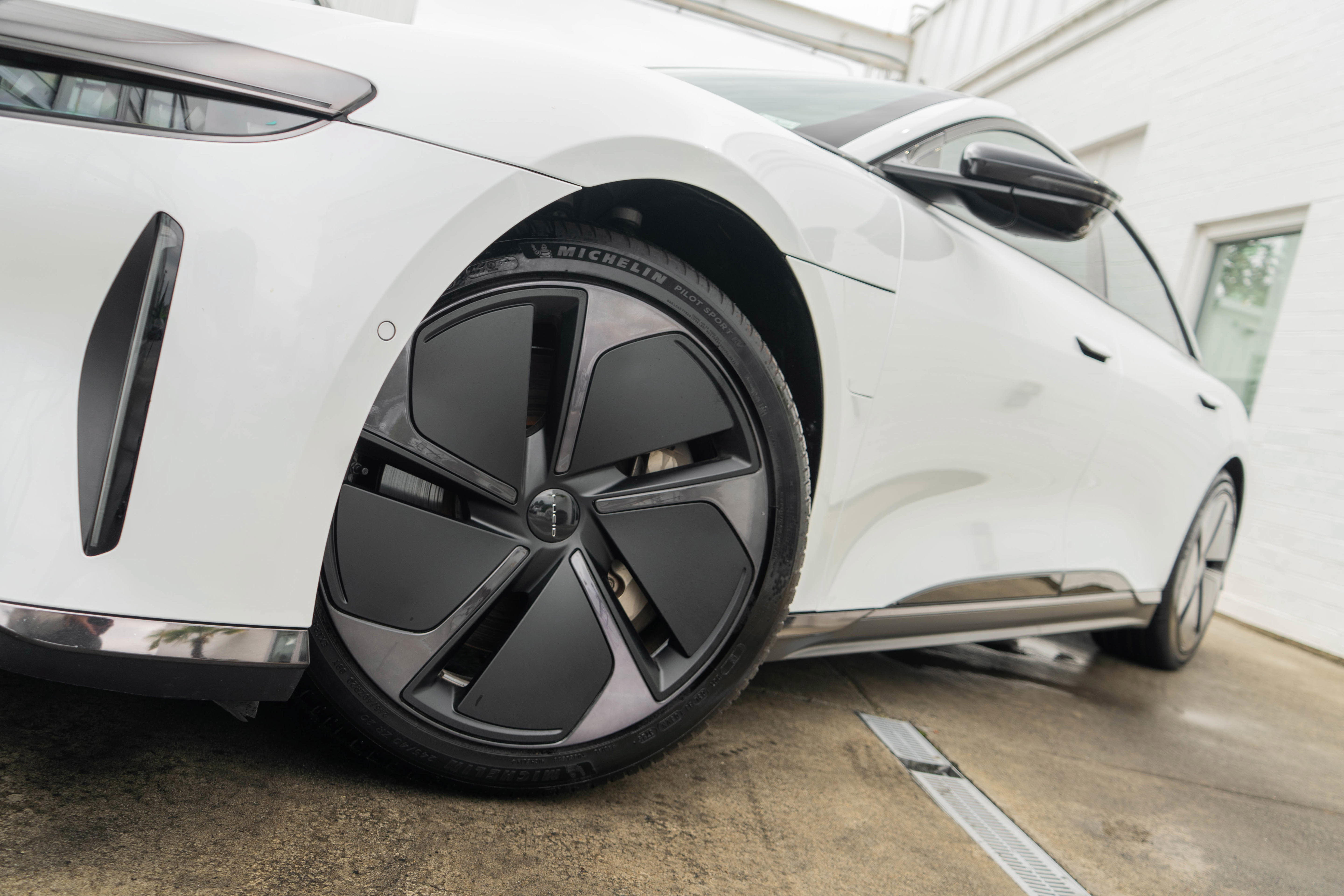 Used 2024 Lucid Air Touring AWD/4WD image 4