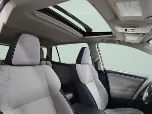 Used 2017 Toyota RAV4 XLE image 6