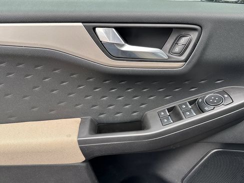 Certified 2020 Ford Escape SE image 11