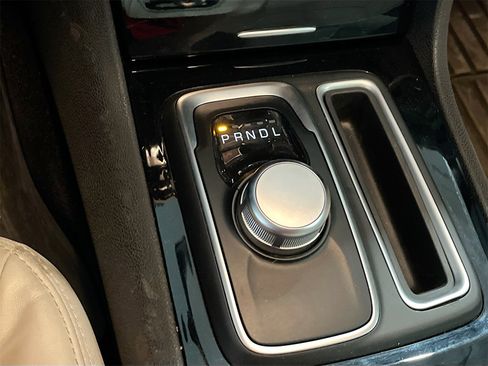 Used 2023 Chrysler 300 Touring L w/ Popular Equipment Group image 17