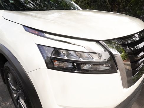 Used 2024 Nissan Pathfinder SV FWD image 28