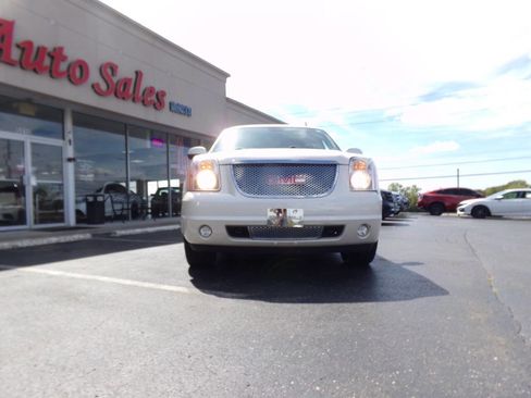 Used 2013 GMC Yukon XL Denali image 44