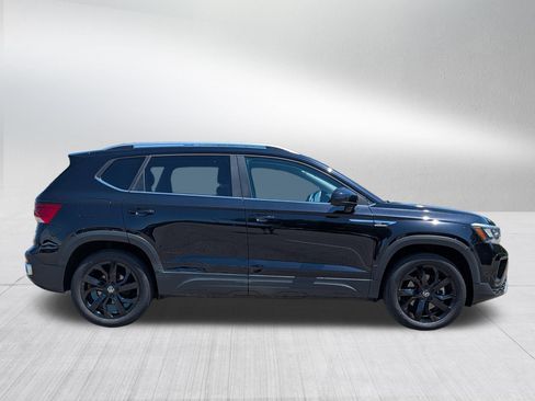 Certified 2023 Volkswagen Taos SE w/ Panoramic Sunroof Package AWD/4WD image 8