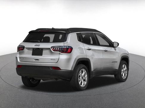 Used 2025 Jeep Compass Limited AWD/4WD image 2