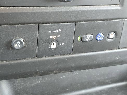 Used 2021 Chevrolet Express 2500 RWD 2500 135 w/ Driver Convenience Package image 27