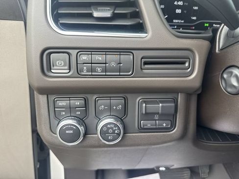 Used 2023 GMC Yukon XL SLT w/ SLT Premium Package AWD/4WD image 17