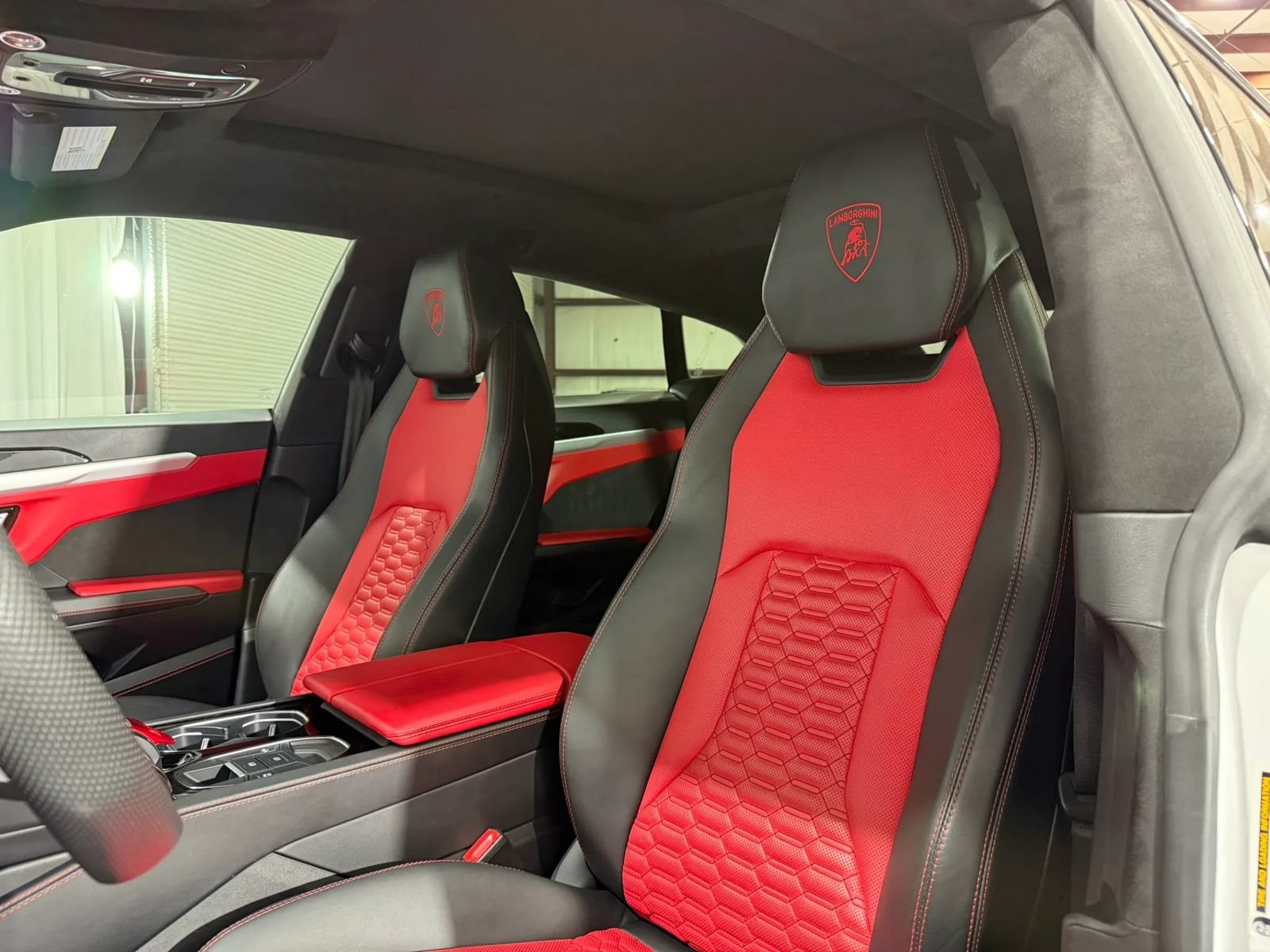 Used 2022 Lamborghini Urus AWD/4WD image 21