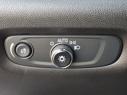 Used 2023 Chevrolet Traverse LT image 27