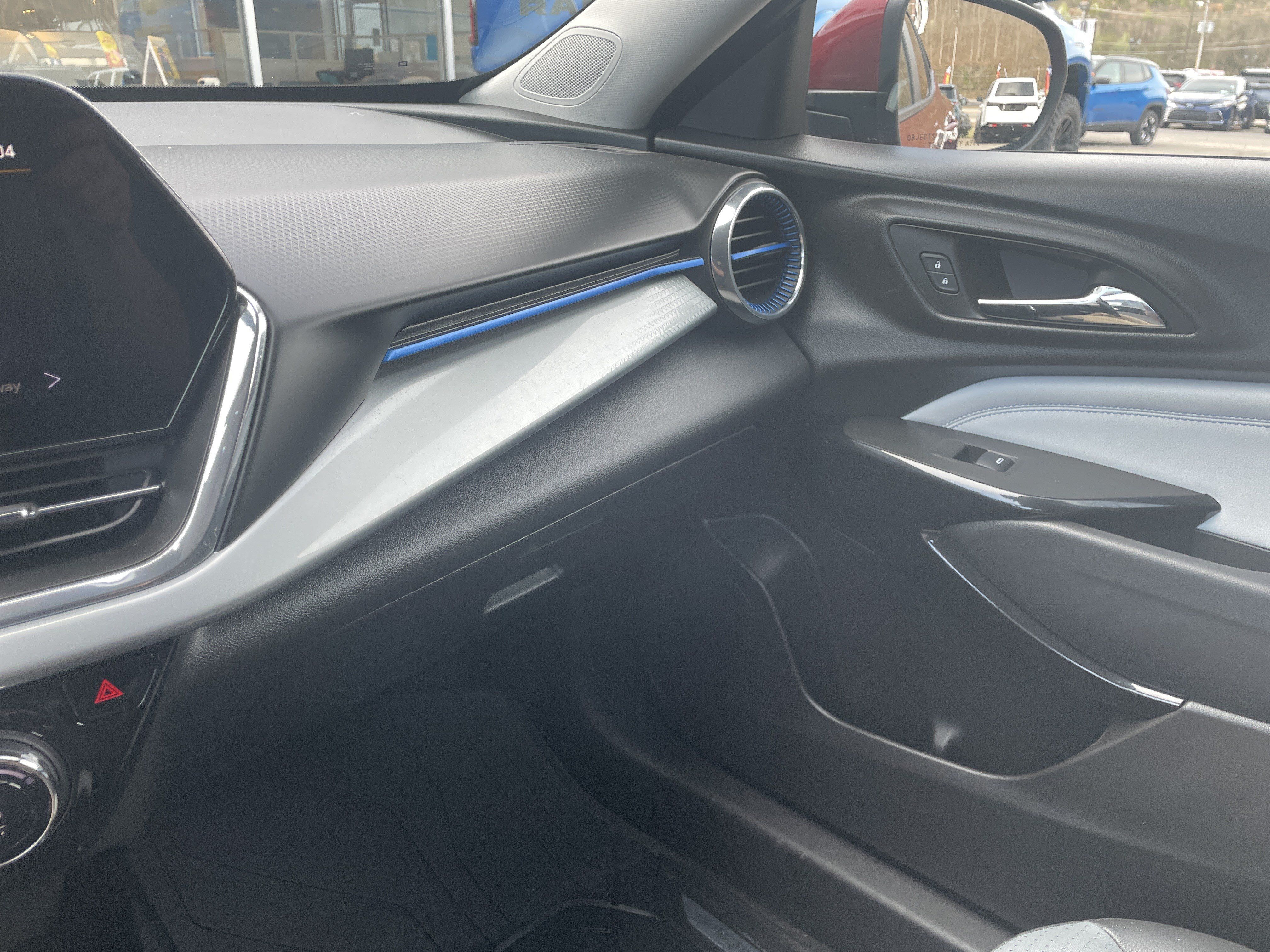 Used 2025 Chevrolet Trax LT w/ LT Convenience Package FWD image 17