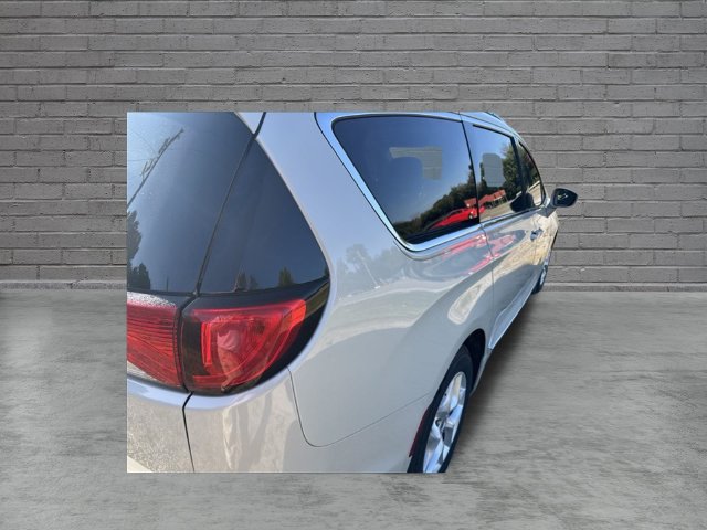 Used 2017 Chrysler Pacifica Touring-L Plus FWD image 30