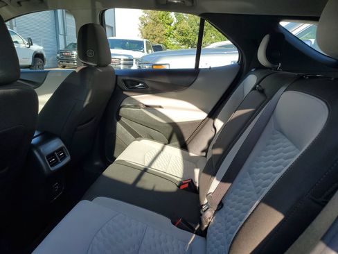 Used 2020 Chevrolet Equinox LS FWD image 9