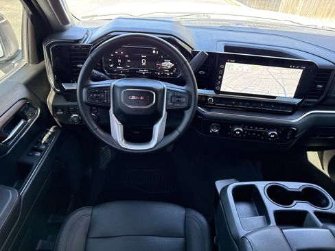 Used 2023 GMC Sierra 1500 SLT w/ X31 Off-Road Package AWD/4WD image 12