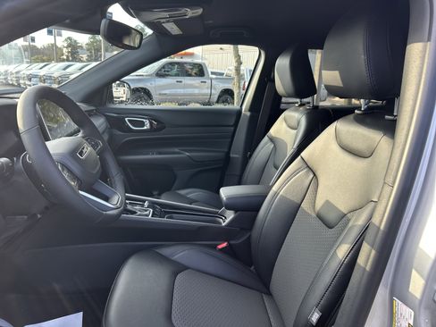 New 2026 Jeep Compass Latitude image 13