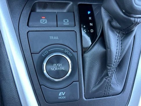 Used 2024 Toyota RAV4 LE AWD/4WD image 19