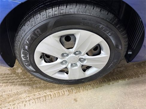 Used 2017 Kia Forte LX image 18