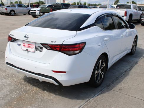 Used 2022 Nissan Sentra SV FWD image 9