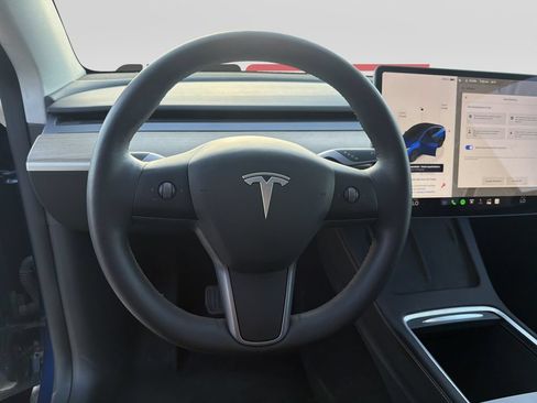 Used 2025 Tesla Model Y Long Range RWD image 12