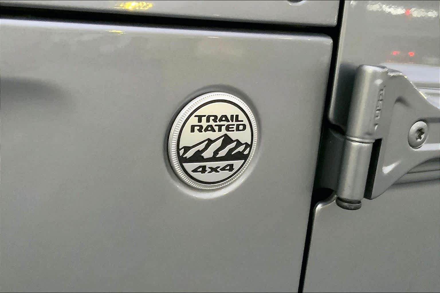 Used 2020 Jeep Gladiator Overland AWD/4WD image 9