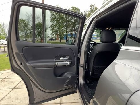 Used 2022 Mercedes-Benz GLB 250 image 37