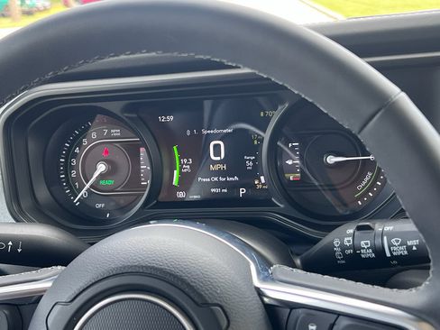 Used 2025 Jeep Wrangler Sahara image 26