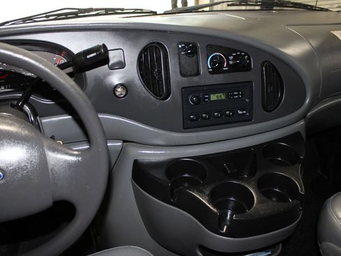Used 2006 Ford E-350 and Econoline 350 Super Duty RWD image 13