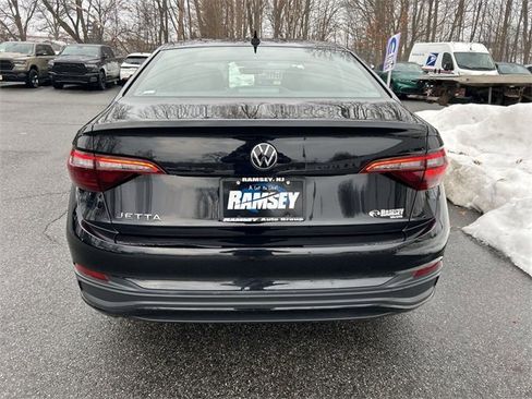 Used 2023 Volkswagen Jetta Sport image 7