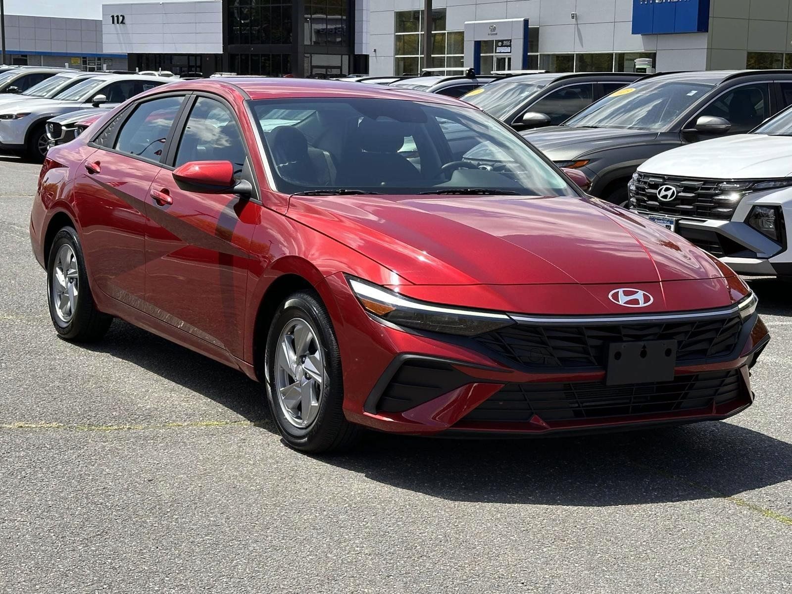 Used 2024 Hyundai Elantra SE FWD image 5