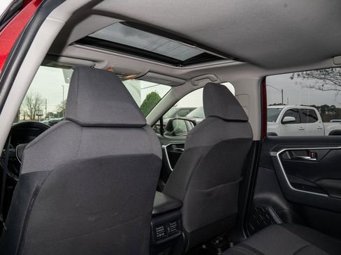 Used 2019 Toyota RAV4 XLE image 10