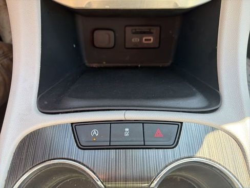 Used 2023 GMC Acadia SLT image 36