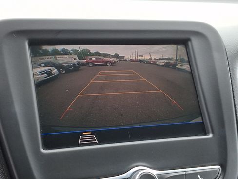 Used 2021 Chevrolet Equinox LS w/ LS Convenience Package FWD image 18