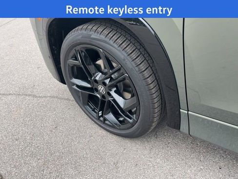 New 2026 Volkswagen Tiguan SE R-Line image 5