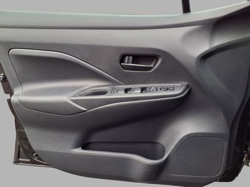 Used 2025 Nissan Versa S w/ Trunk Package image 18