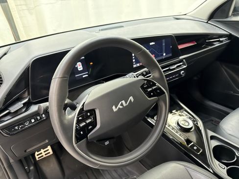 Used 2024 Kia Niro SX Touring image 27