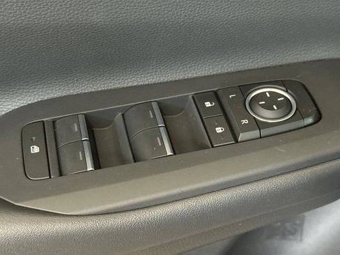 New 2026 Toyota Prius Plug-In Hybrid FWD image 12
