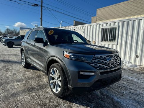 Used 2022 Ford Explorer Platinum w/ Equipment Group 601A image 3