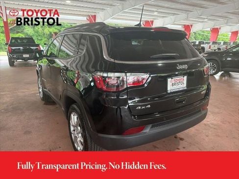 Used 2024 Jeep Compass Latitude w/ Sun and Sound Group AWD/4WD image 6