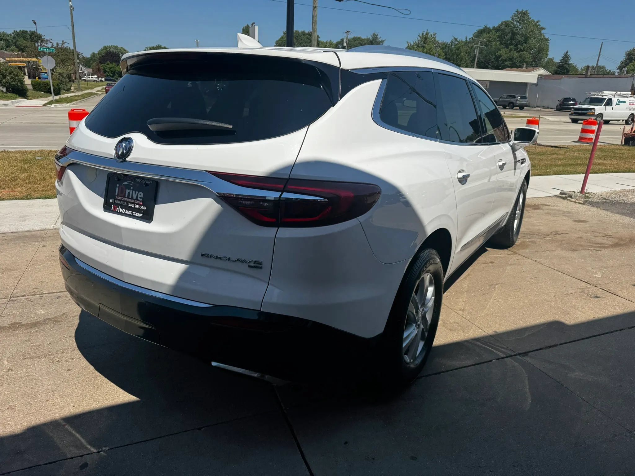 Used 2019 Buick Enclave Essence AWD/4WD image 7