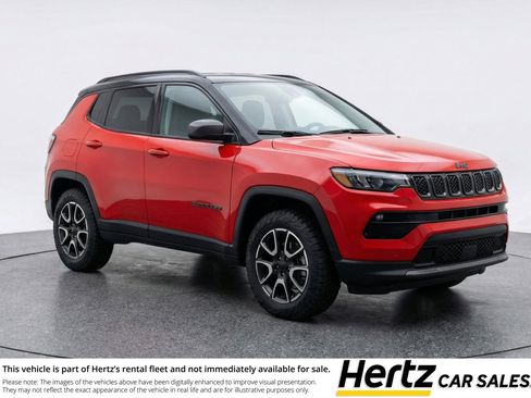 Used 2025 Jeep Compass Trailhawk image 1