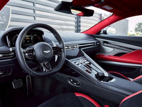 Used 2024 Aston Martin DB12 Coupe image 2