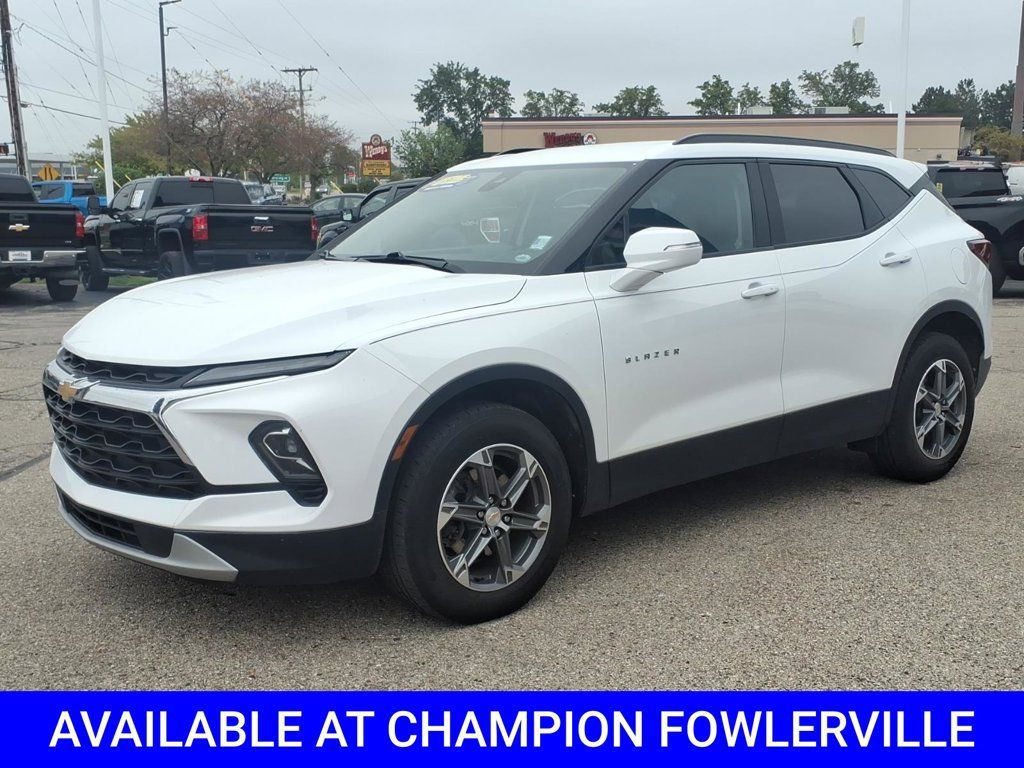 Used 2023 Chevrolet Blazer LT FWD image 3
